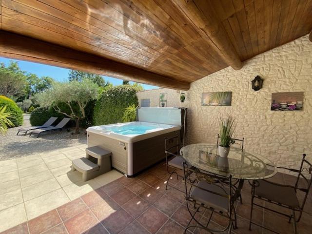 Mas Beau Soleil & Spa Gites De Charme Avec Jacuzzi Prive Saint-Remy-de-Provence Exterior photo